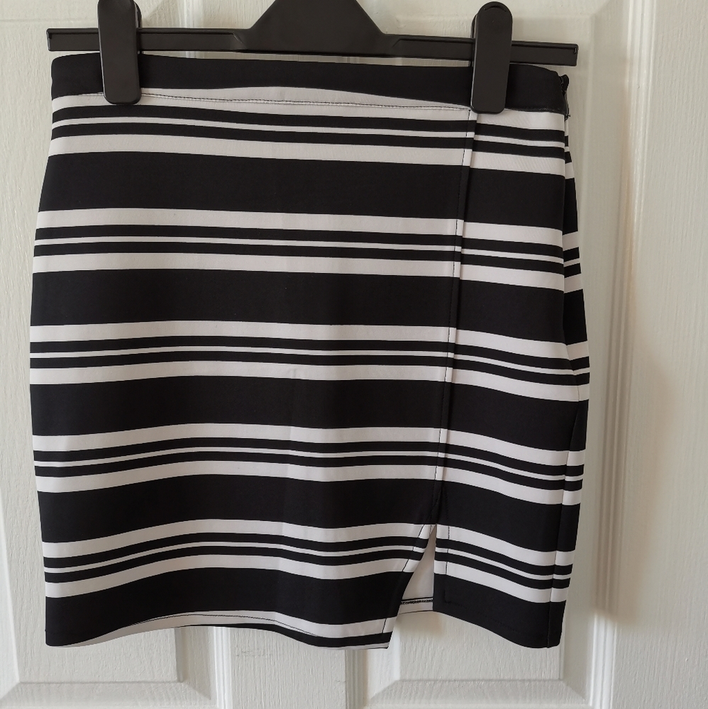 A&F mini skirt